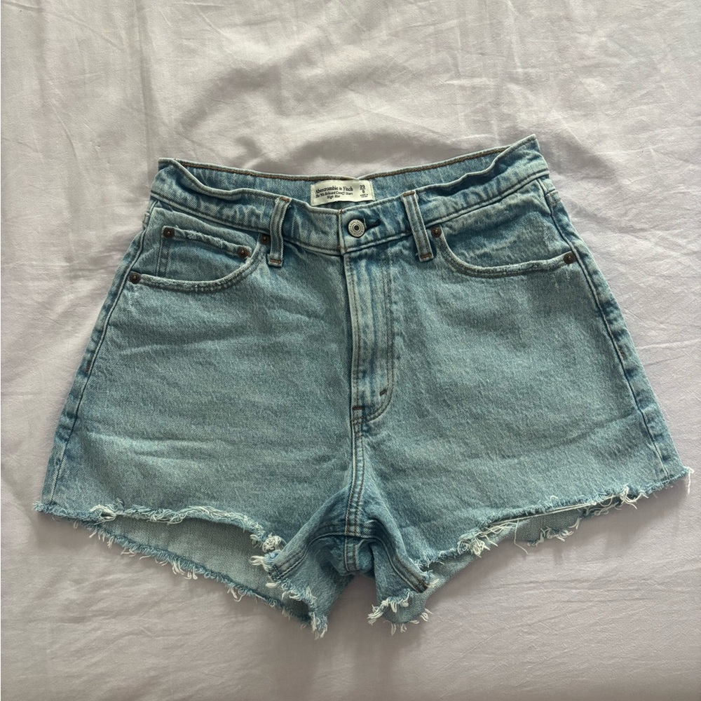 Abercrombie & Fitch Curve Love High Rise 90’s Relaxed Cutoff Short